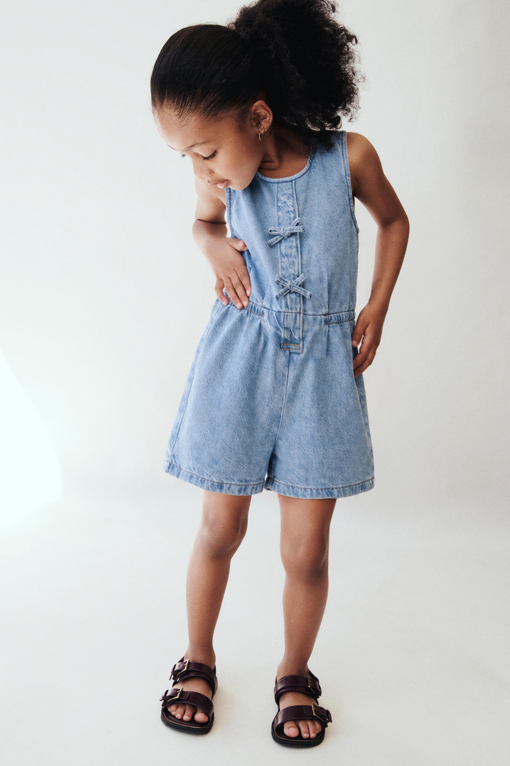 COMBINAISON COURTE EN DENIM AVEC NŒUDS